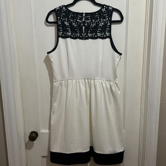 Flawless Winter White Midi Dress by Elle! Women's 14 Heavy fabric - Fall 2024 - Picture 5 of 8